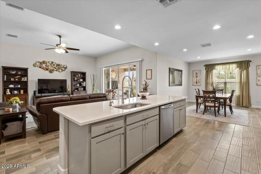 Real Estate Picture 18