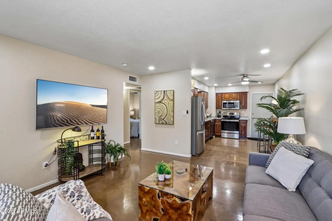Real Estate Picture 8