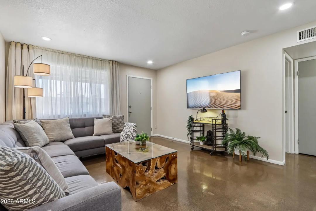 Real Estate Picture 5