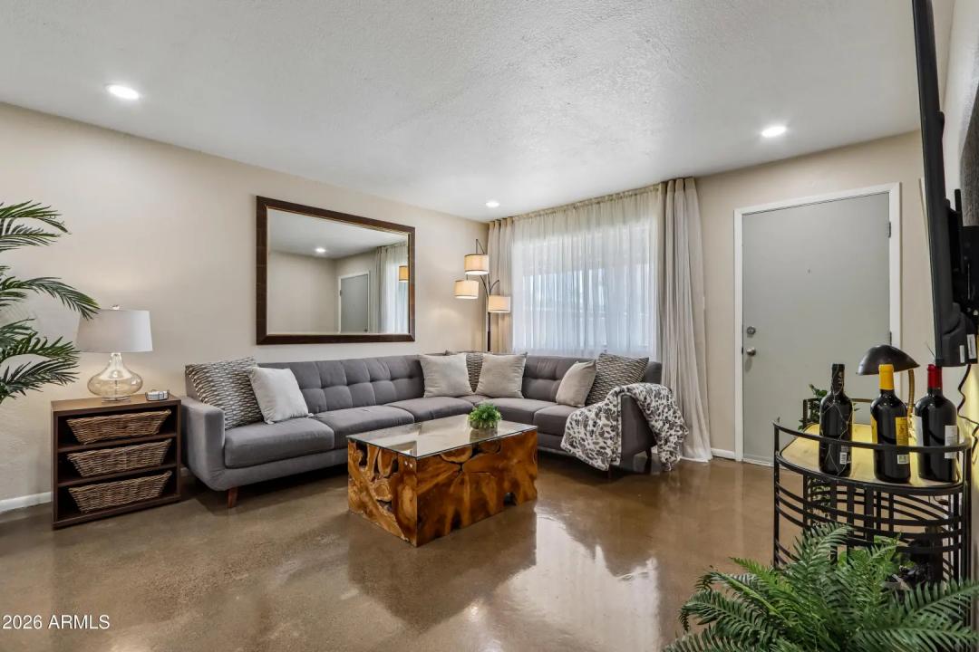 Real Estate Picture 4