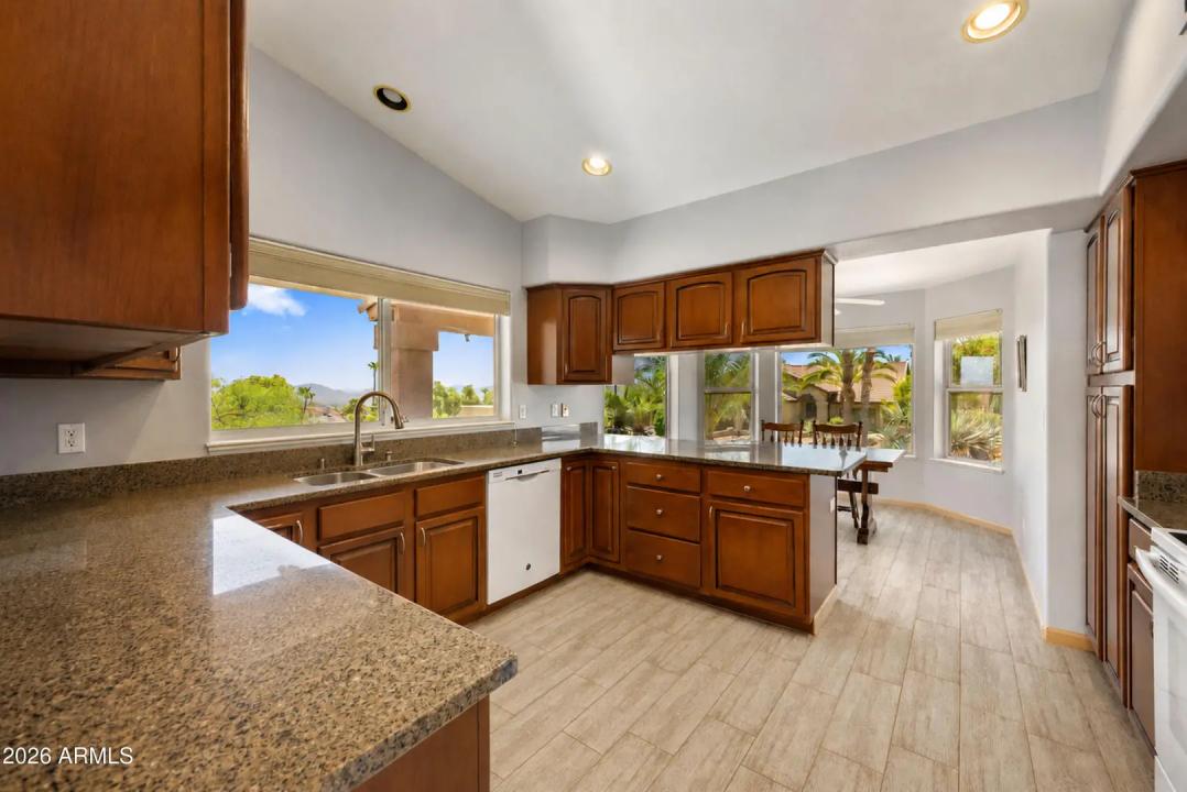 Real Estate Picture 3