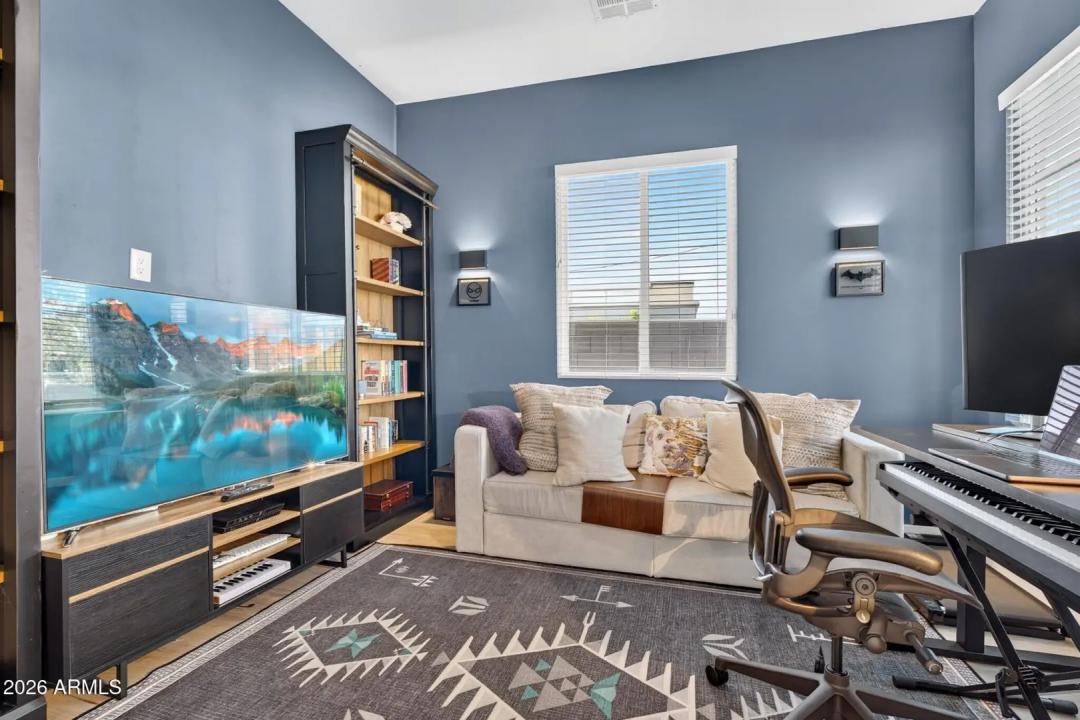 Real Estate Picture 20