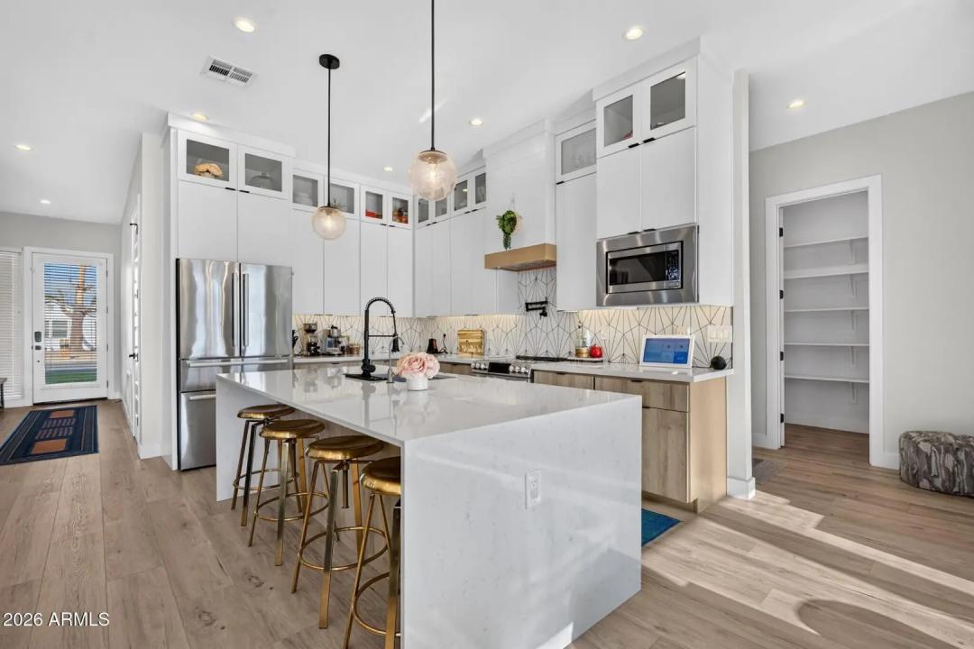 Real Estate Picture 13
