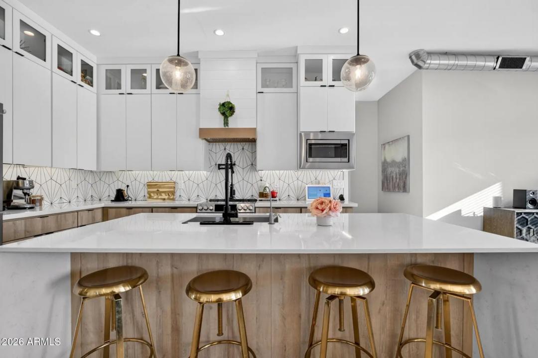 Real Estate Picture 12
