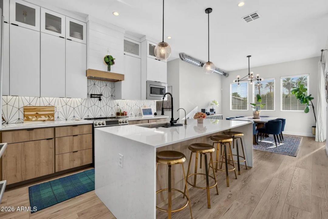 Real Estate Picture 16