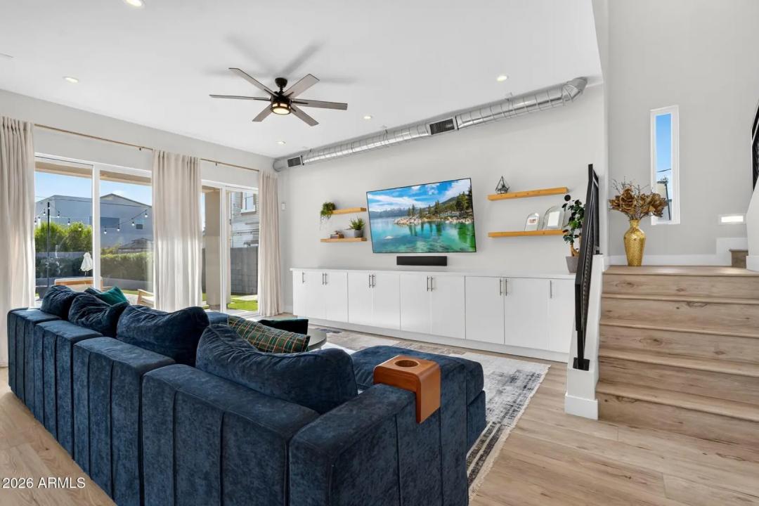 Real Estate Picture 8
