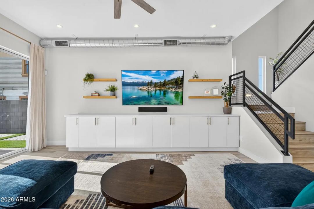 Real Estate Picture 9
