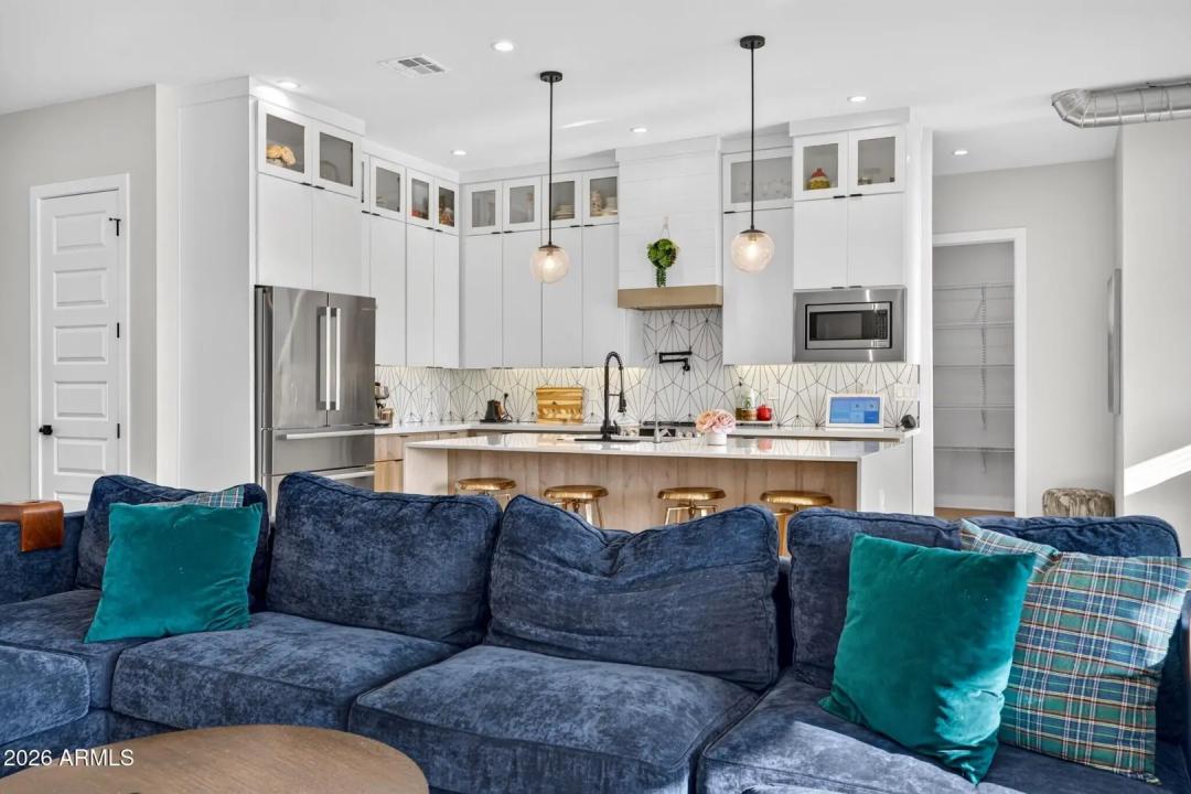 Real Estate Picture 11