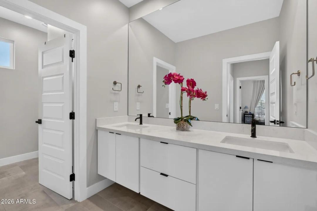Real Estate Picture 35