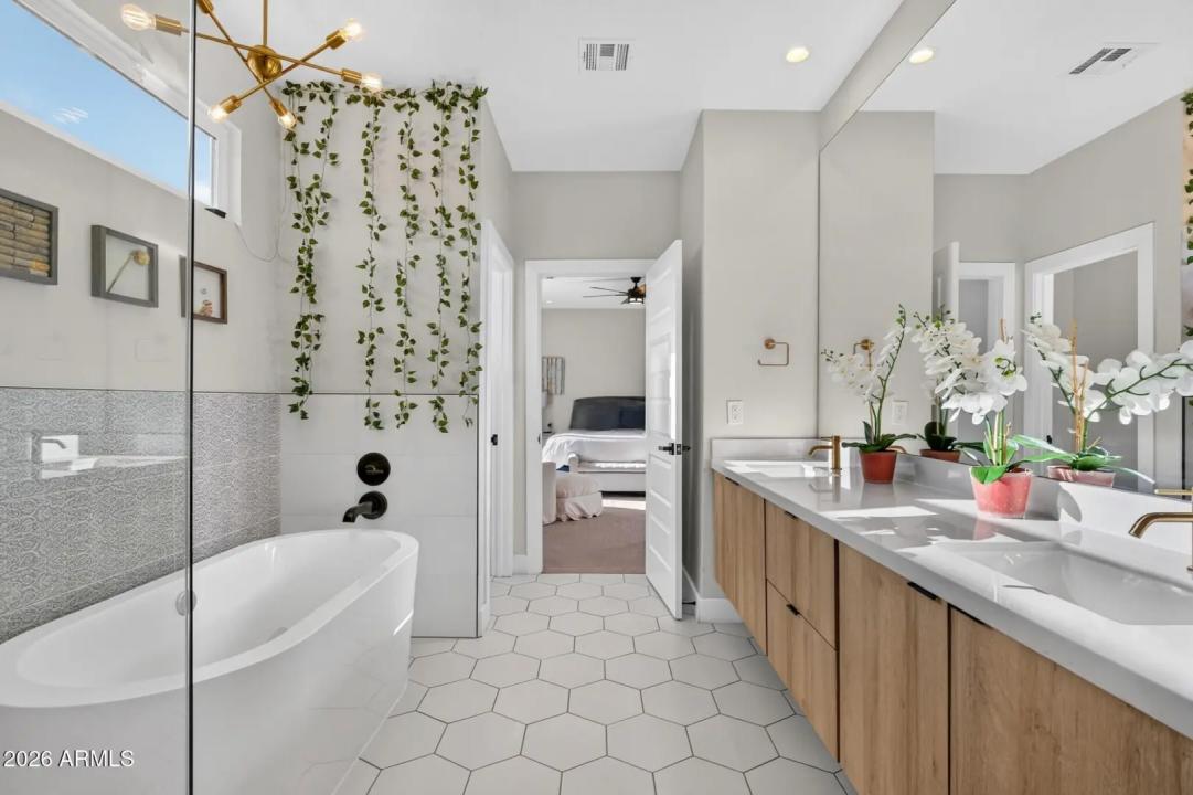 Real Estate Picture 32