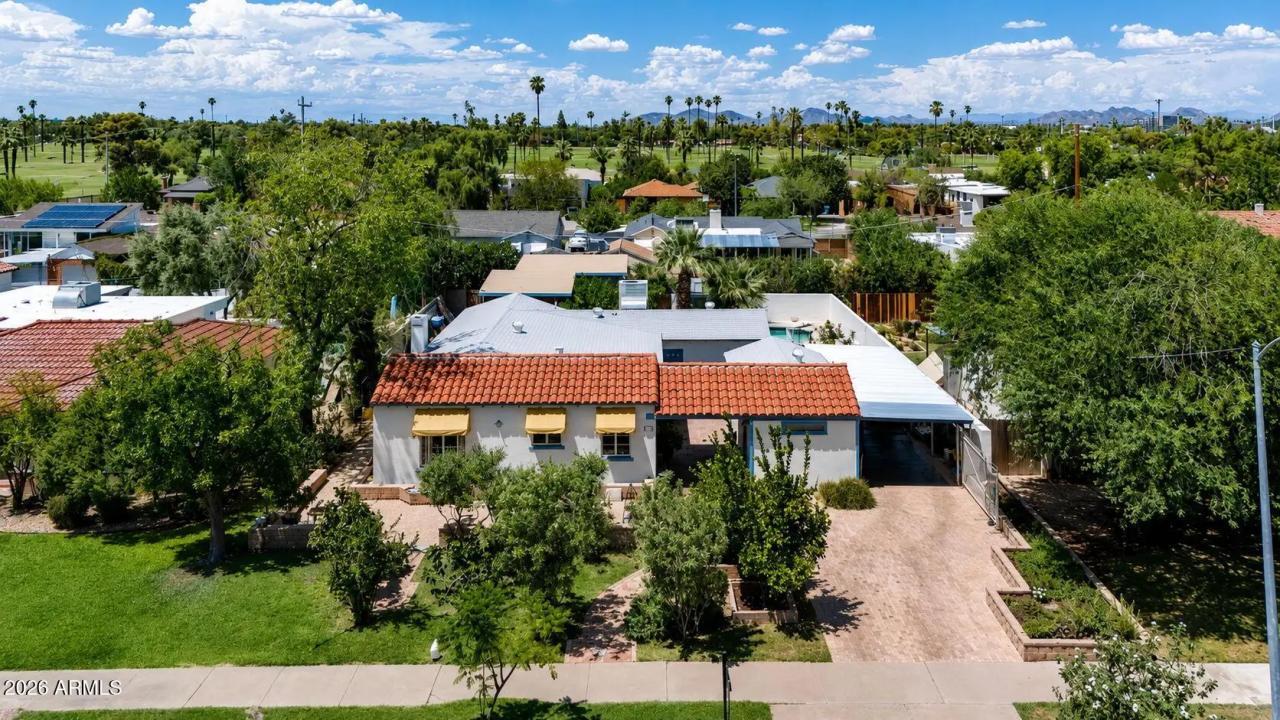 Real Estate Picture 11