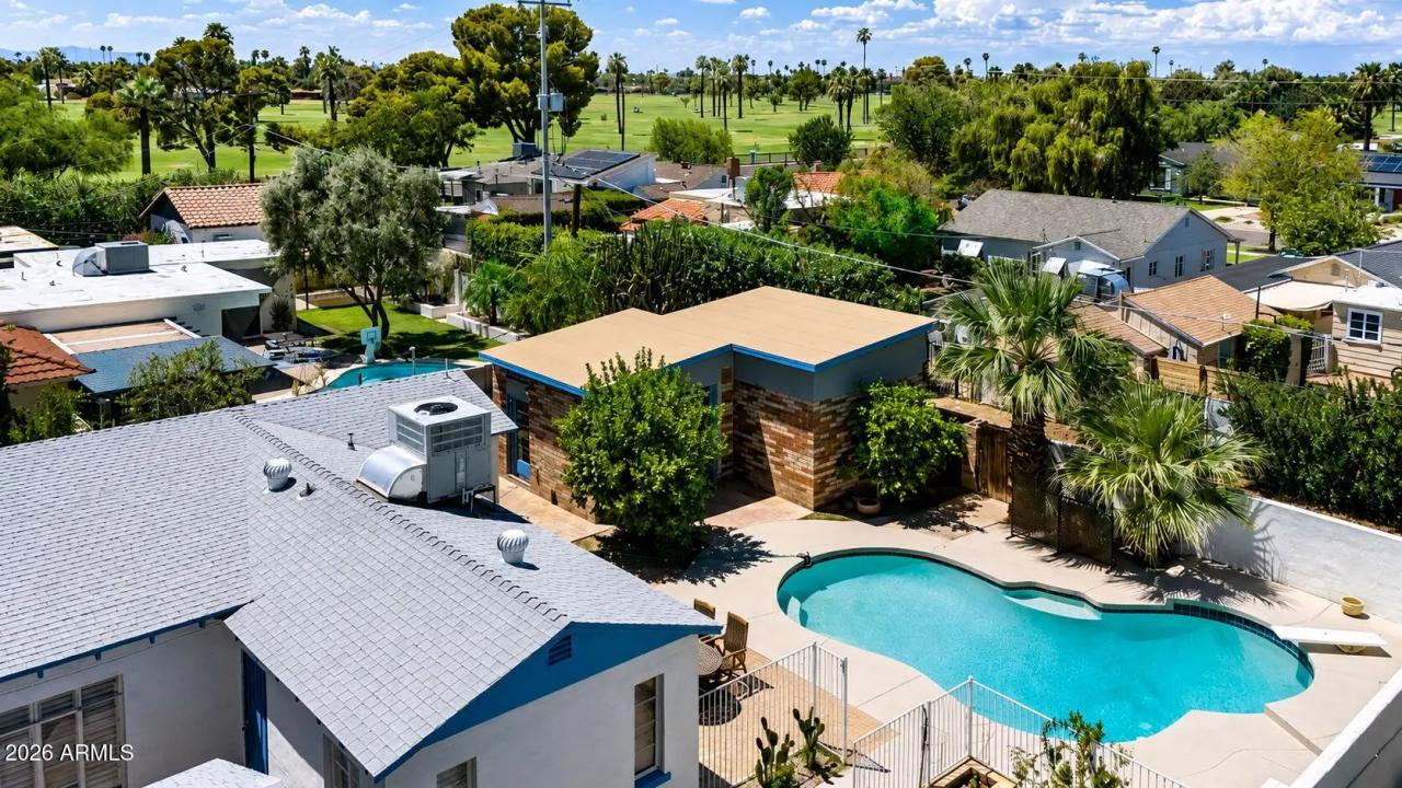 Real Estate Picture 12