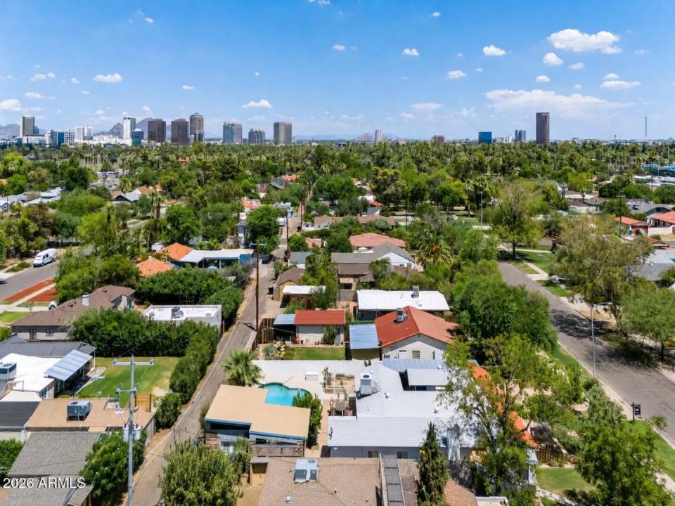Real Estate Picture 14