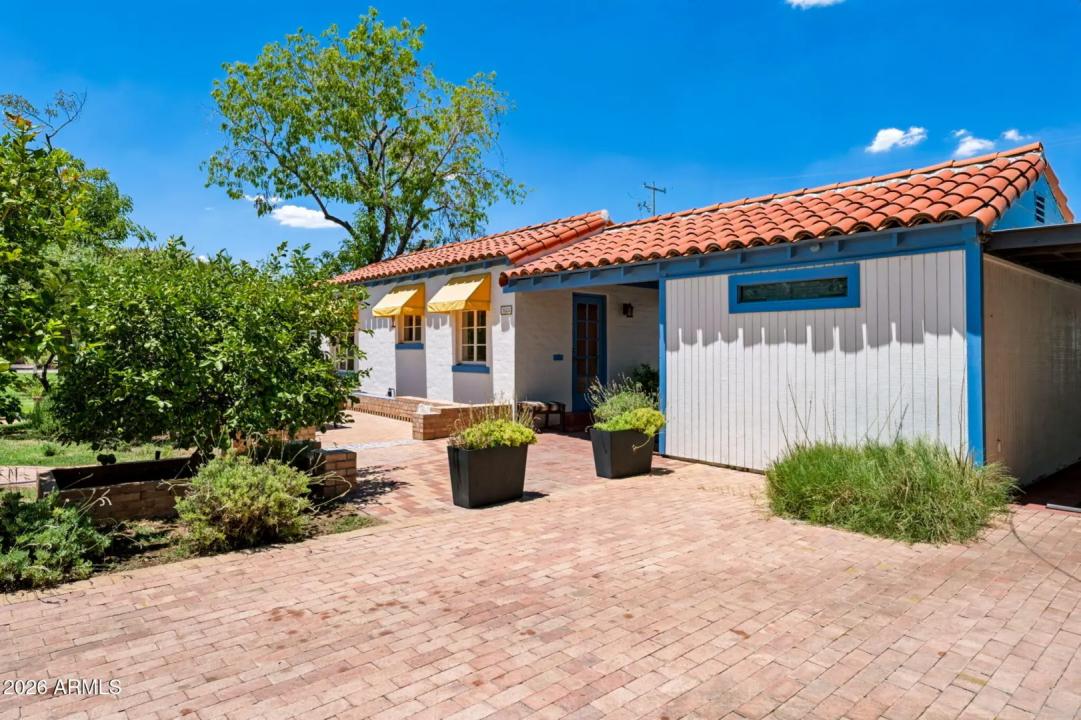 Real Estate Picture 10