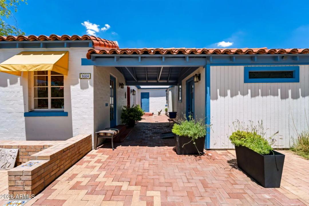 Real Estate Picture 6