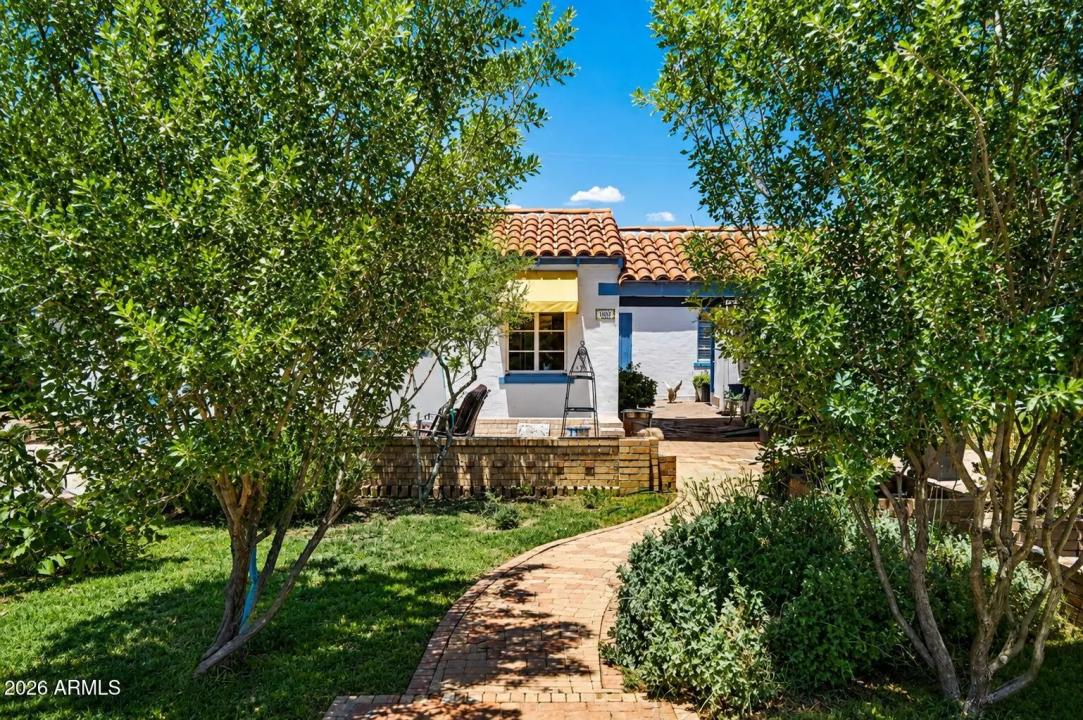 Real Estate Picture 3