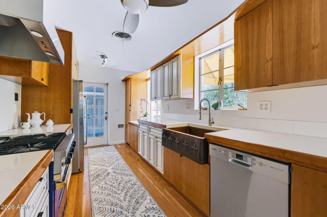Real Estate Picture 16