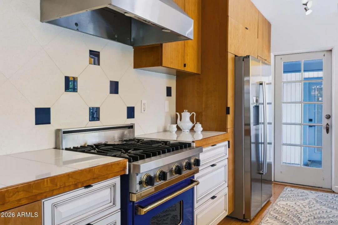 Real Estate Picture 18
