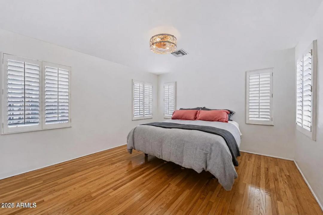 Real Estate Picture 34