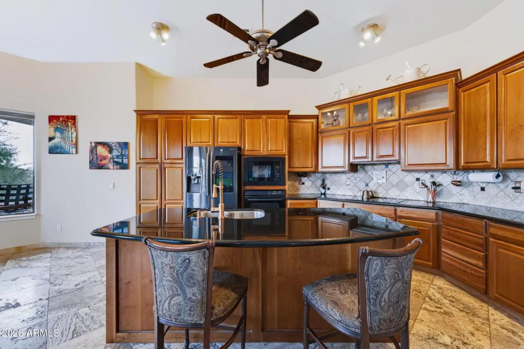 Real Estate Picture 9