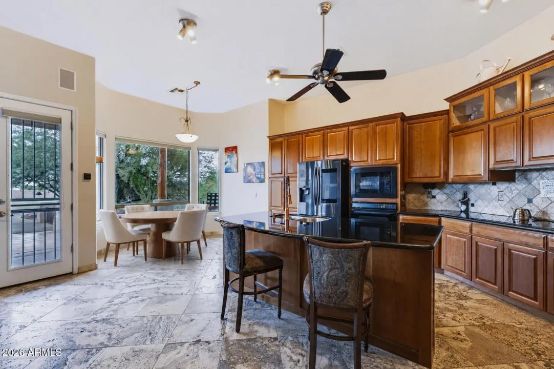 Real Estate Picture 11