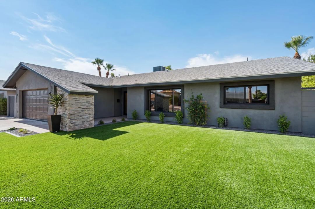 Real Estate Picture 3