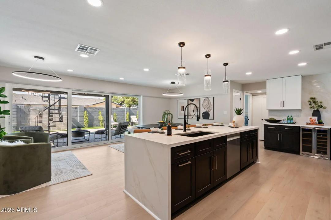 Real Estate Picture 7