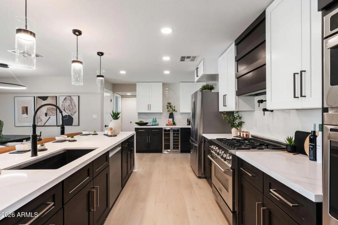 Real Estate Picture 11