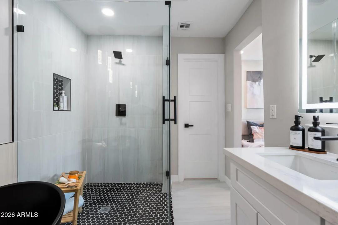 Real Estate Picture 23