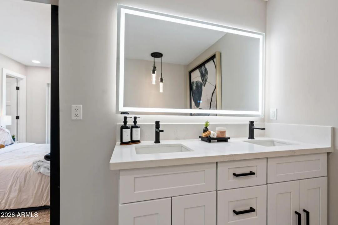 Real Estate Picture 24