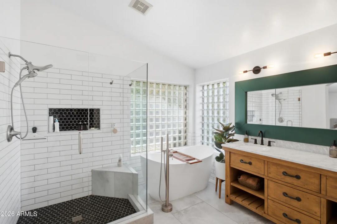 Real Estate Picture 25