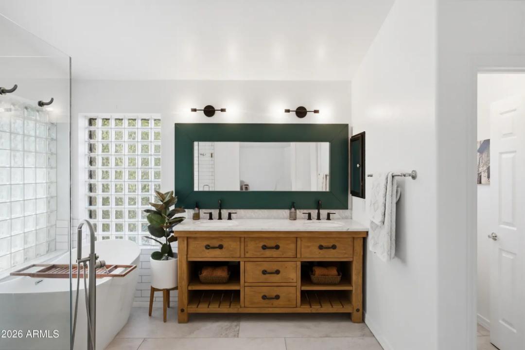 Real Estate Picture 24