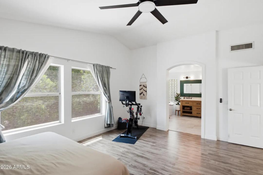 Real Estate Picture 22