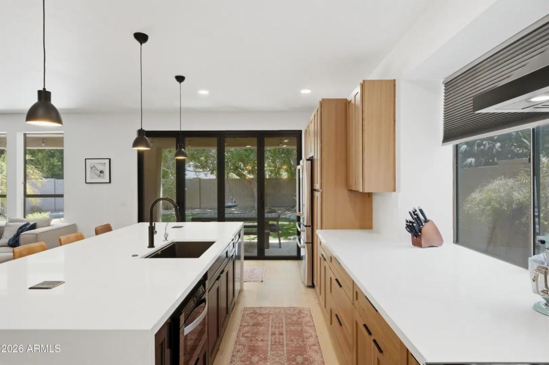 Real Estate Picture 8