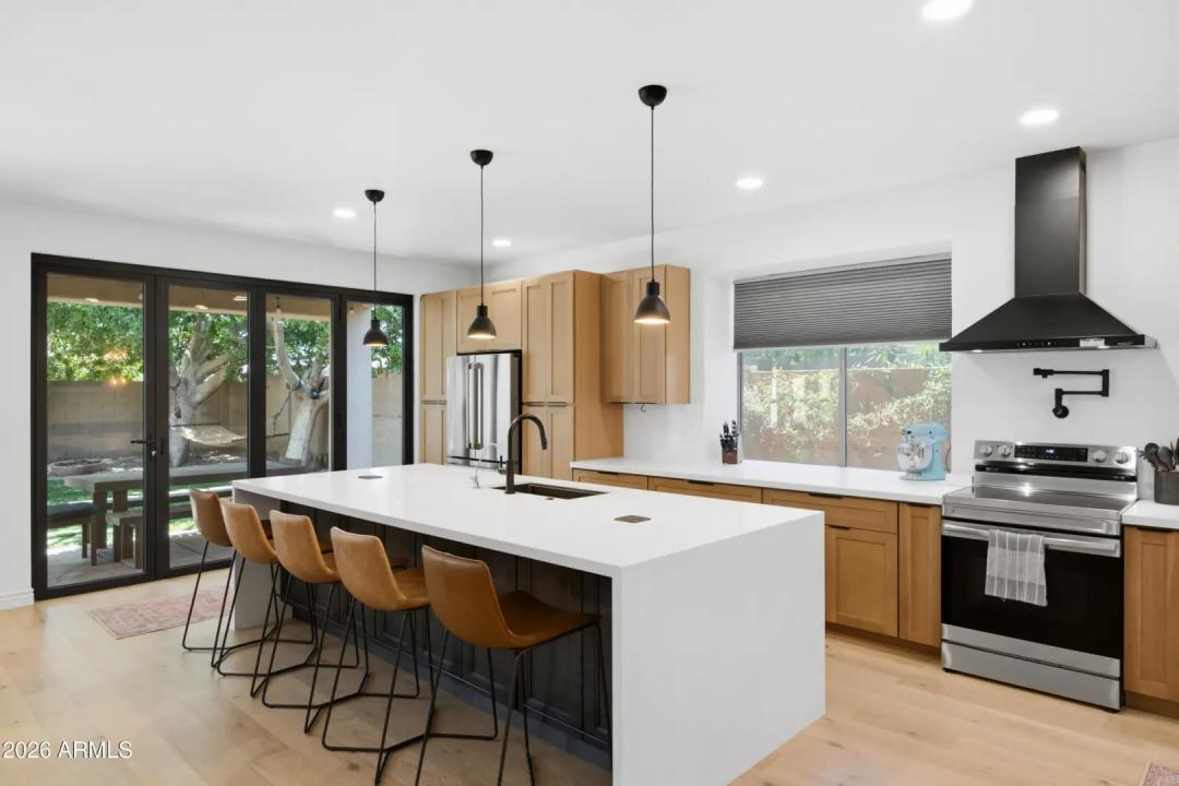 Real Estate Picture 9