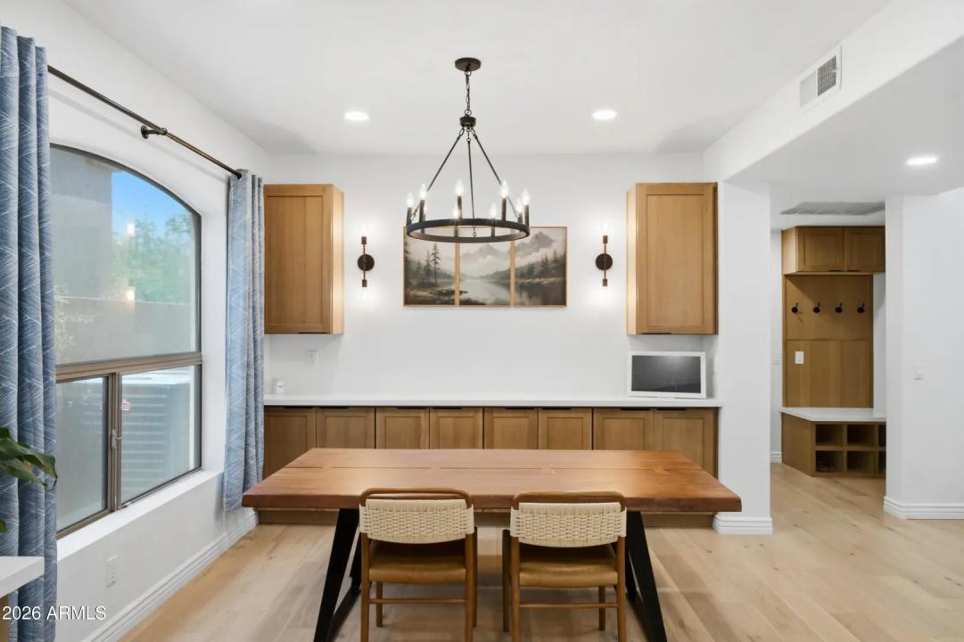 Real Estate Picture 11