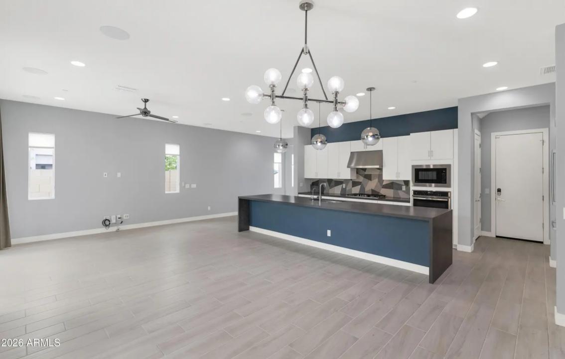Real Estate Picture 3
