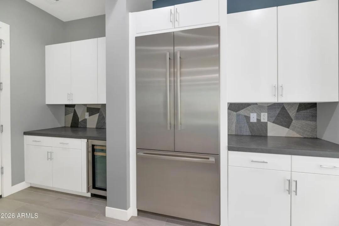 Real Estate Picture 8