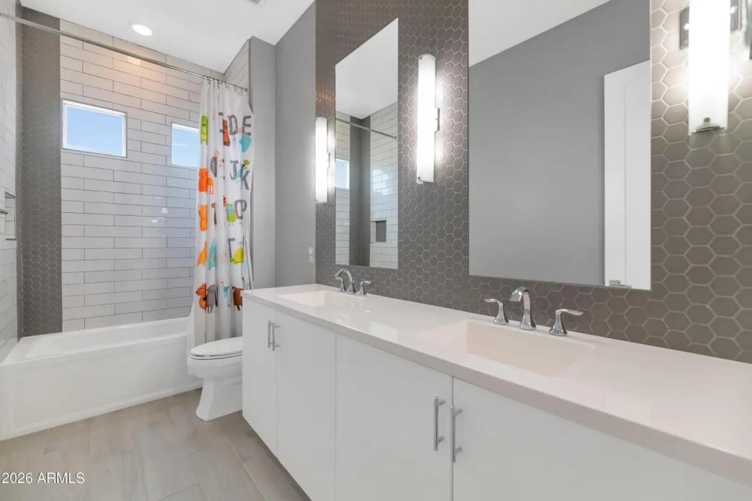Real Estate Picture 17