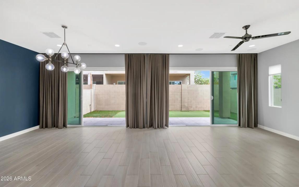 Real Estate Picture 7