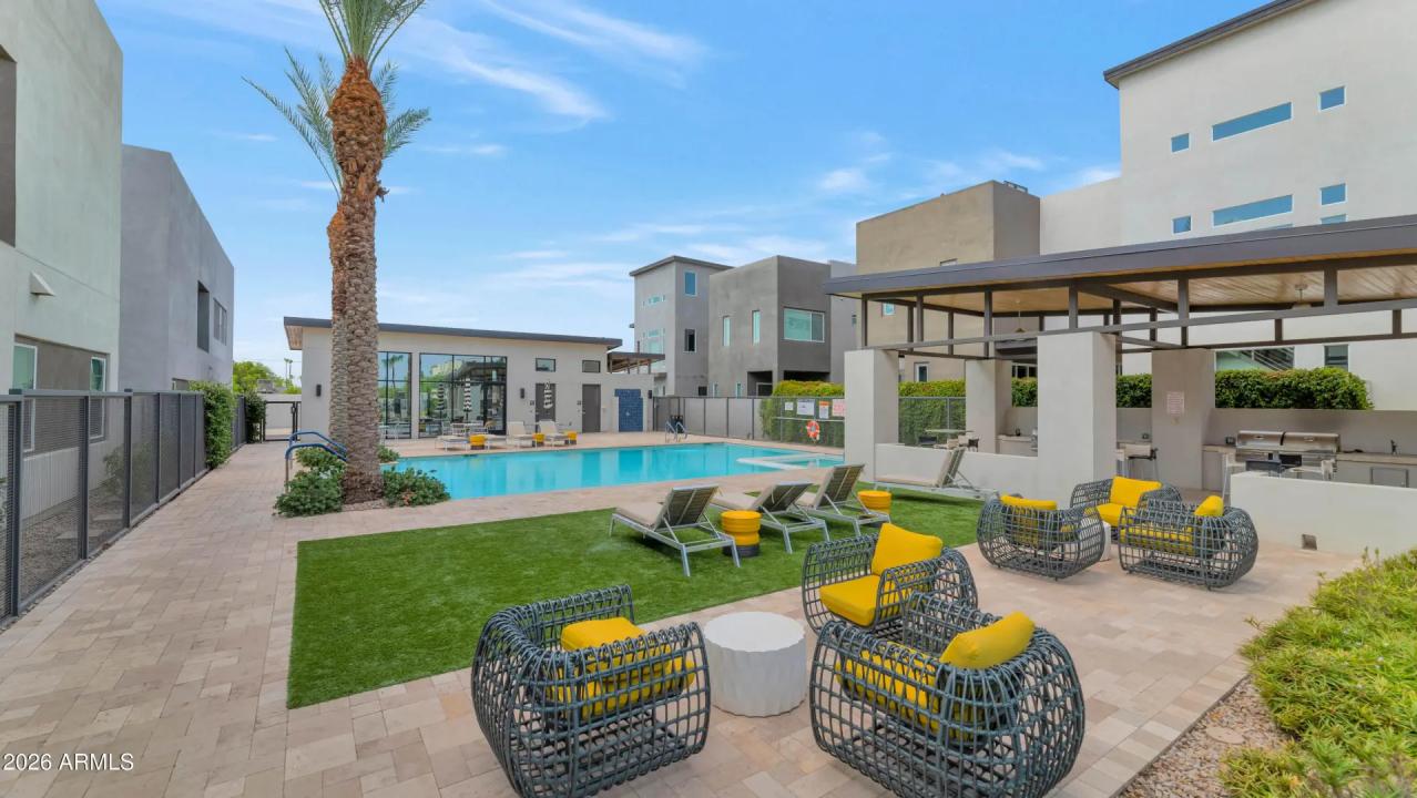 Real Estate Picture 23