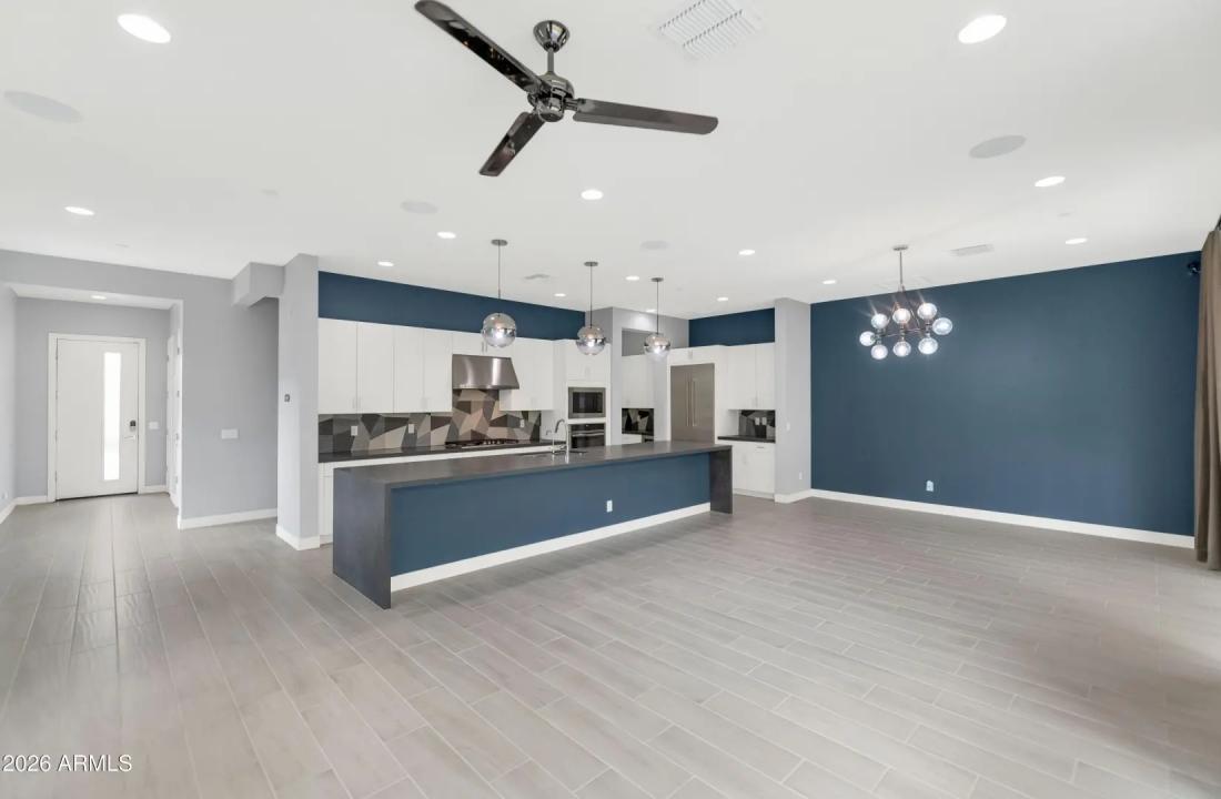 Real Estate Picture 4