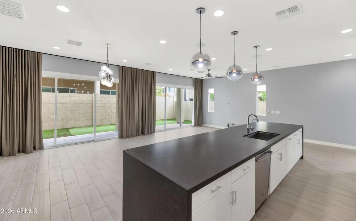 Real Estate Picture 6
