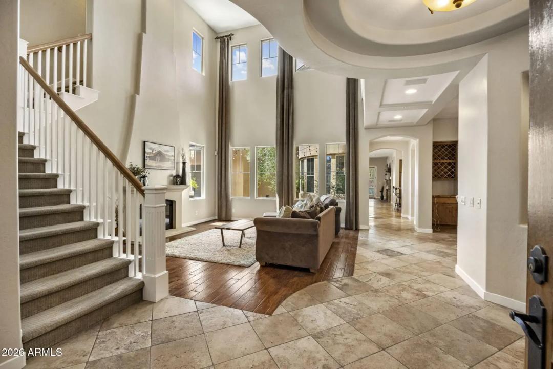 Real Estate Picture 4