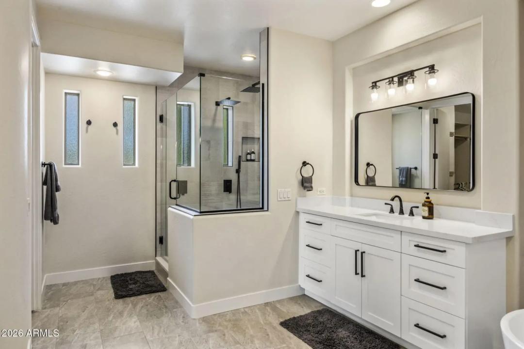 Real Estate Picture 32