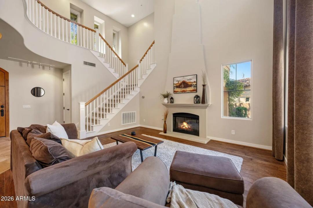 Real Estate Picture 4
