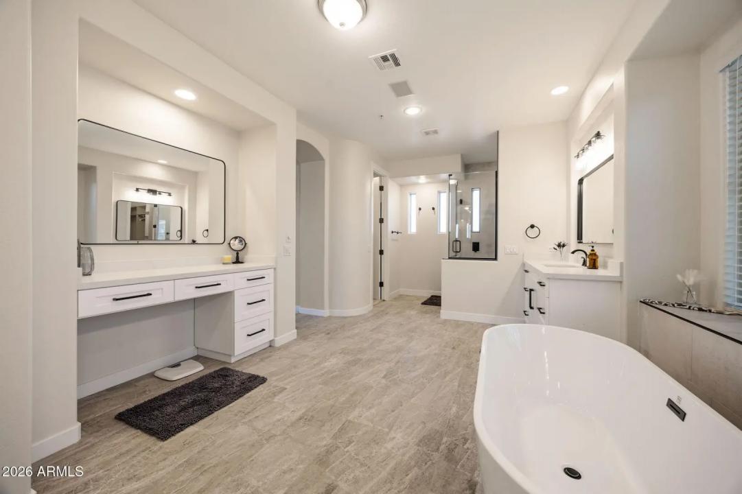 Real Estate Picture 40