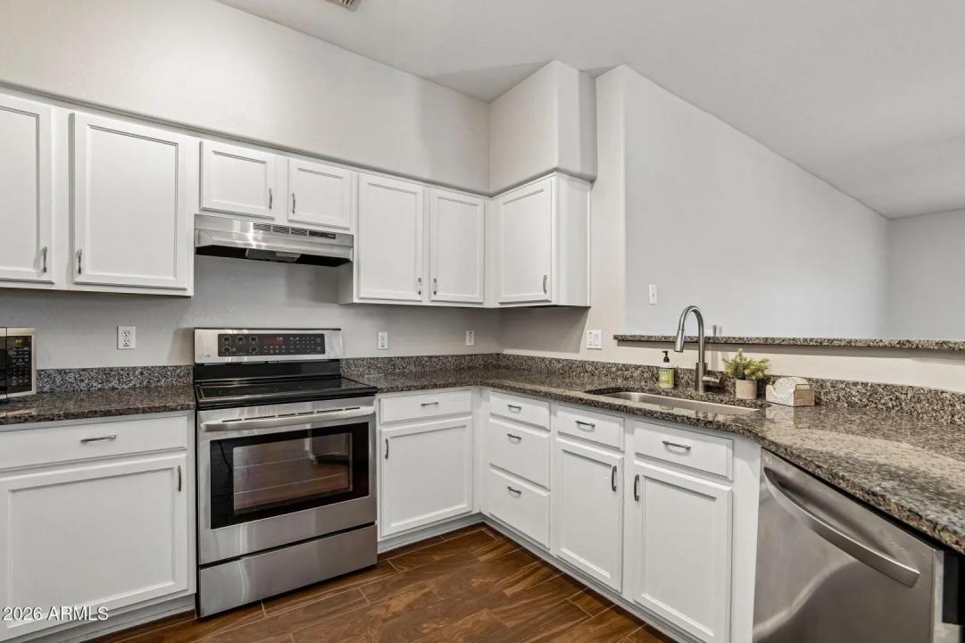 Real Estate Picture 5