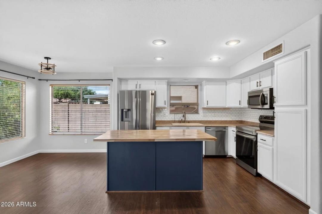 Real Estate Picture 18