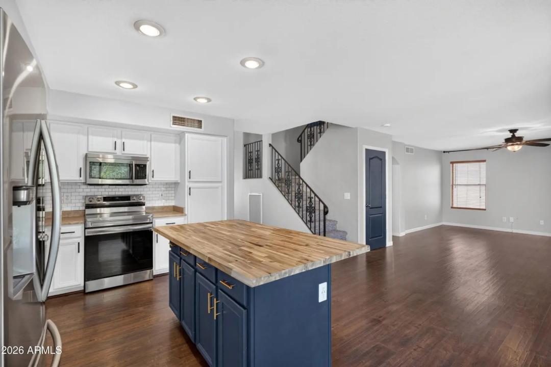 Real Estate Picture 23